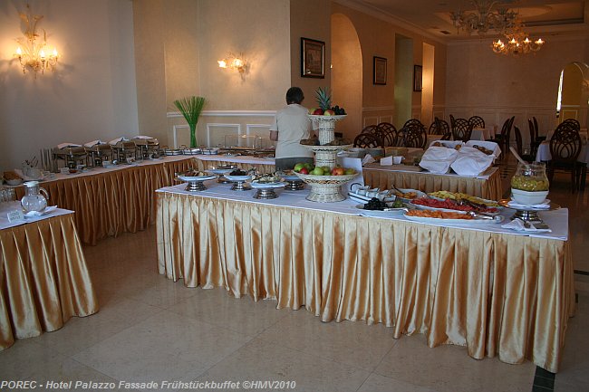 POREC > Hotel Palazzo > Parenzo 1910 > Frühstücksbuffet im Restaurant