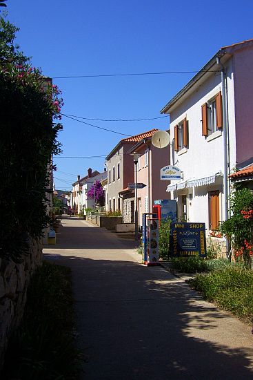 176_Gasse_in_Ilovik.jpg