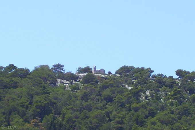 Wanderung zum Kap Kornu 10 > Blick zur Kapelle Sv. Ivan