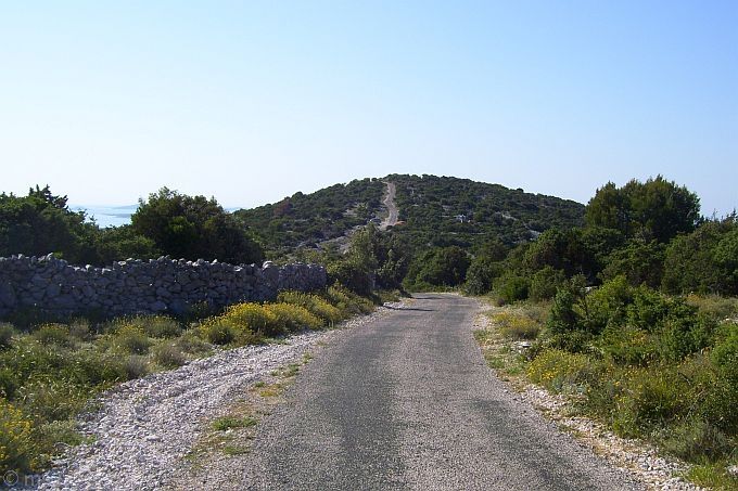 Wanderung zum Kap Kornu 24 > Straße zwischen Mali Losinj und Mrtvaska