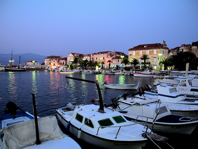 Dalmatien: OTOK BRAC > Supetar am Abend