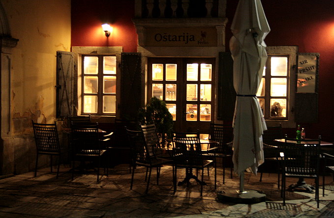 Istrien: SVETVINCENAT > gemütliche Ostarija an einem Winterabend