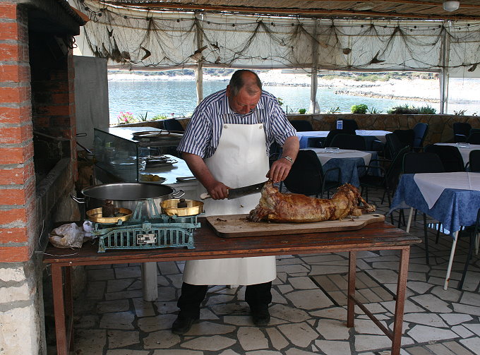 Dalmatien: MILNA auf Hvar > Gegrilltes Schaf