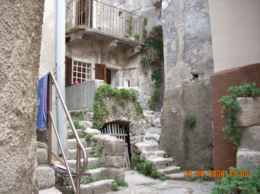 Kvarner: VRBNIK auf Krk > wunderschöne Altstadt