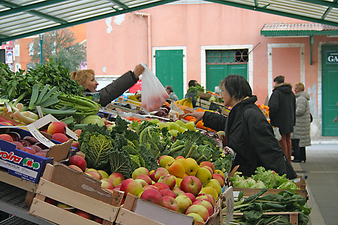 Istrien: ROVINJ > Markt im Winter