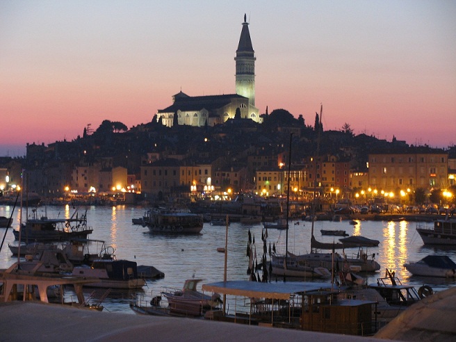 Istrien: ROVINJ > Abendrot hinter der Stadt von Rovinj