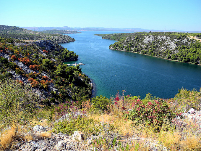 Dalmatien: KRKA > Blick in Richtung Raslina