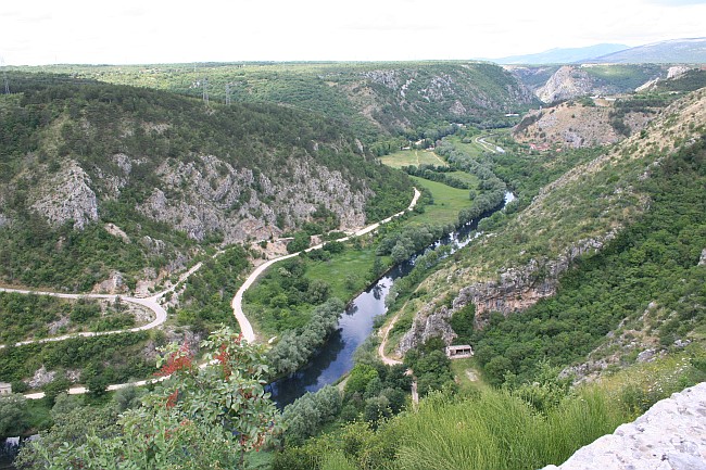 Dalmatien: FLUSS KRKA unterhalb der Festung Knin