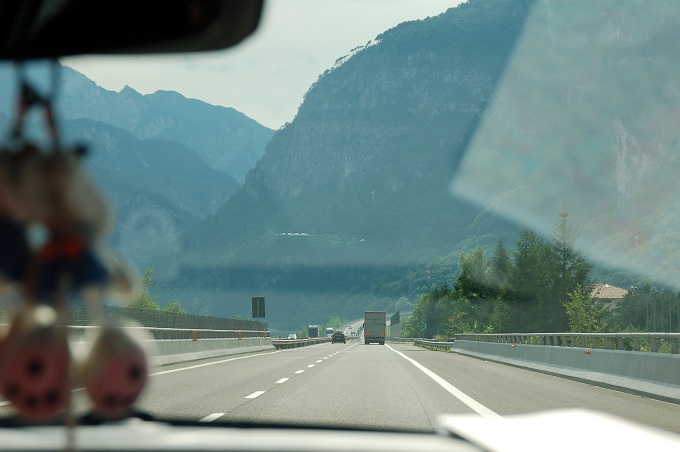 Österreich: Vor VILLACH > Ab durch die Berge