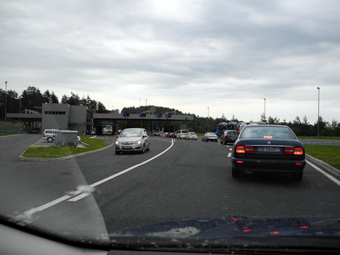 Slowenien: Grenzübergang JELSANE > Warten an der Grenze