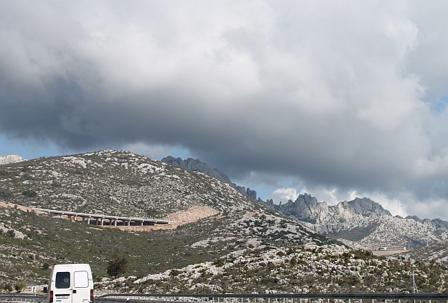 Dalmatien: NATURPARK VELEBIT > Autobahn durch das Velebitgebirge