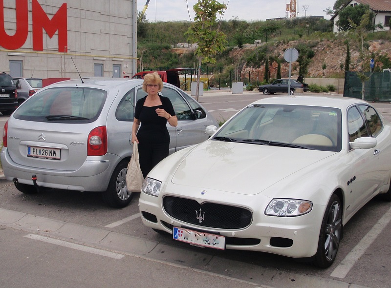 Maserati beim KONZUM in Krk