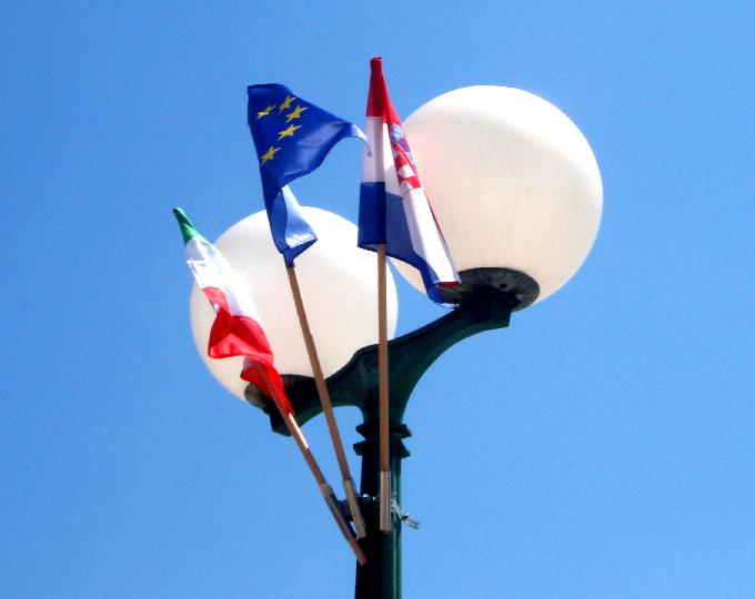 EU-Beflaggung in Baska