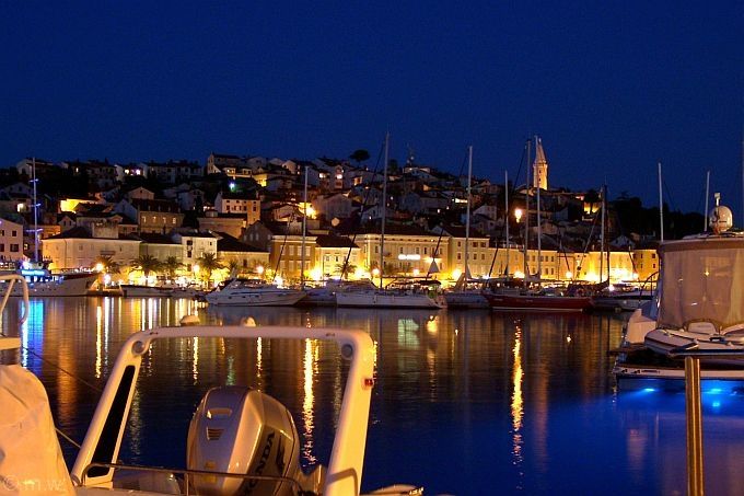 Kvarner: MALI LOSINJ > Skyline bei Nacht