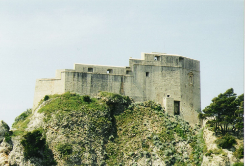 DUBROVNIK > vor der Altstadt liegende verteidigungsanlage