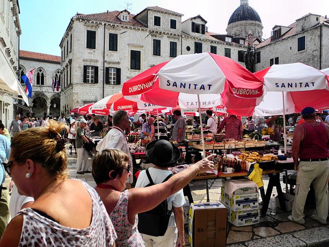 DUBROVNIK > Markt auf dem Gundulic-Platz