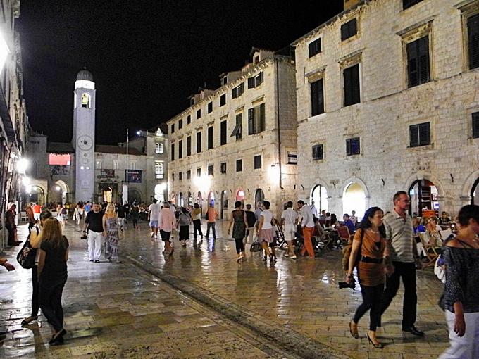 DUBROVNIK > Stradun am Abend