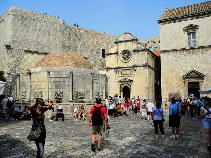 DUBROVNIK > Onofrio-Brunnen