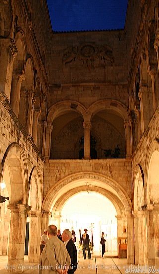 DUBROVNIK-ALTSTADT > Sponza-Palast > Gedenktafel MDXX