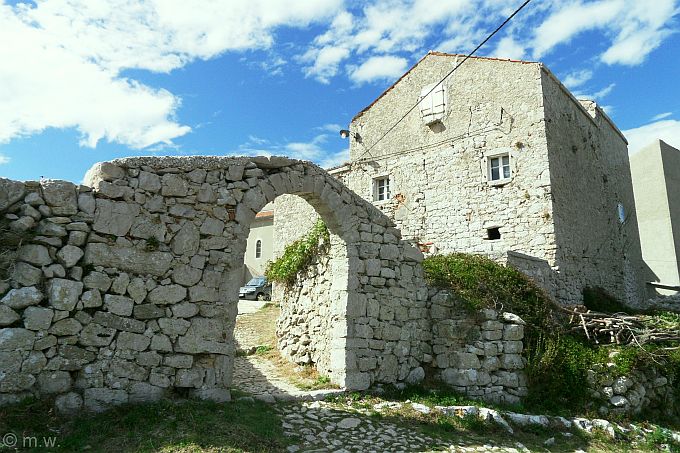 Kvarner: LUBENICE auf Cres > ältester Ort der Insel