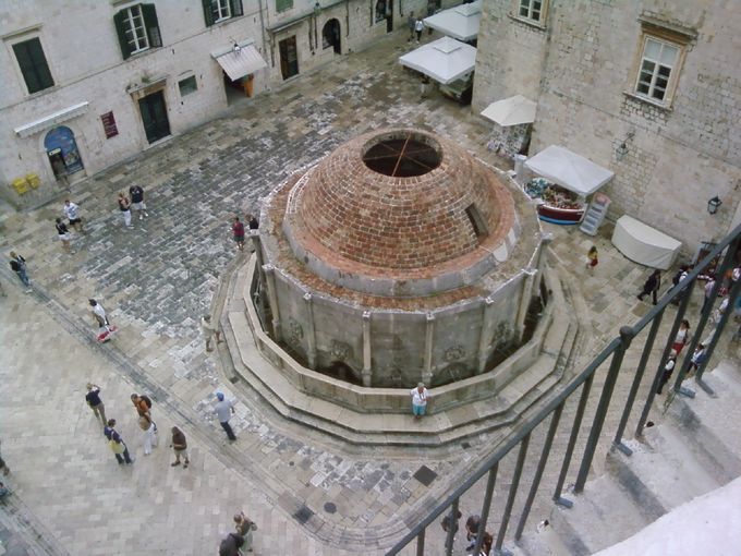 Dalmatien: DUBROVNIK > Großer Onofrio-Brunnen