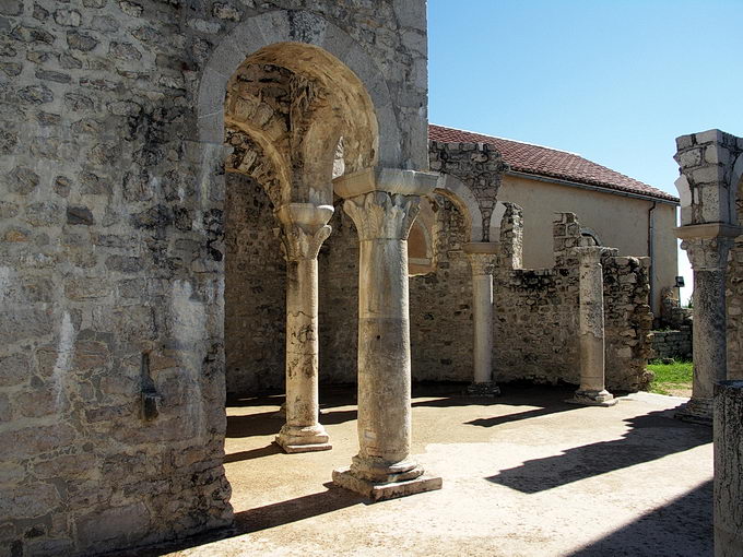 2. Platz < burki > Kvarner: RAB > Archäologischer Park