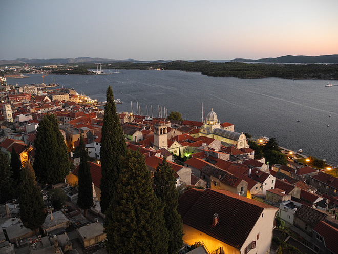 Dalmatien: SIBENIK > Altstadt am Abend