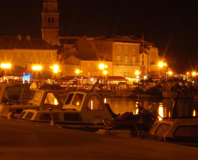 Kvarner: KRK auf Krk > Nachts am Hafen