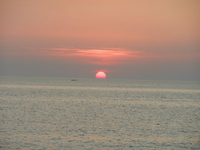 Istrien: FAZANA > Fischerboot im Sonnenuntergang