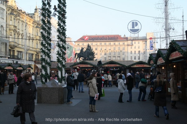 ZAGREB > Donji Grad > Platz Ban Jelacic > 2006 kurz vor Silvester