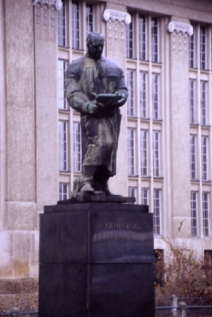 ZAGREB > Donji Grad > Nationalbibliothek - Denkmal Frane Bulic