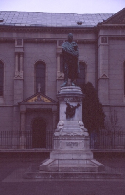 ZAGREB > Donji Grad > Platz Preradovicev - Denkmal