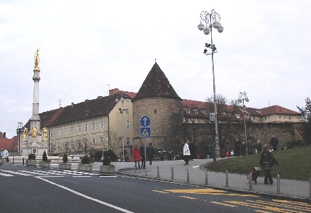 ZAGREB > Kaptol > Kathedrale - Vorplatz mit Madonnenbrunnen