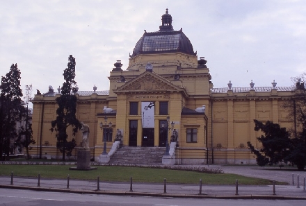 ZAGREB > Donji Grad > Platz Tomaslavov - Galerie im Pavillon Umjetnicky