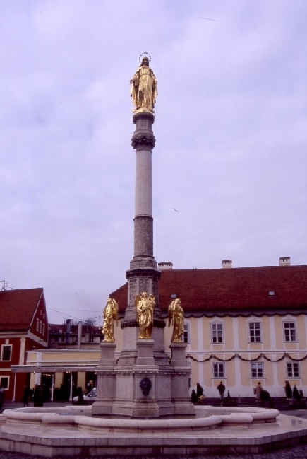 ZAGREB > Kaptol > Kathedrale - Madonnenbrunnen