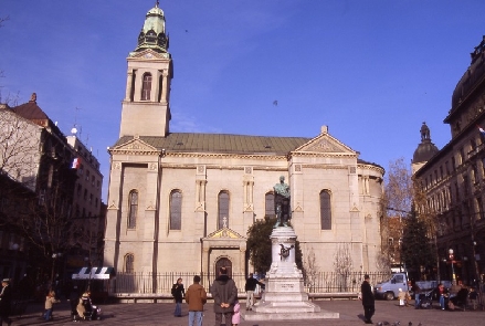 Zagreb > Donji Grad > Platz Preradovicev - Denkmal und Kirche