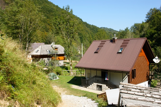 KUPA QUELLE > Wanderung entlang der Kupa 2