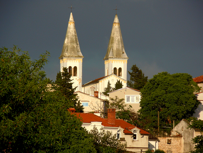 Kirche Medulin: Gewitterstimmung