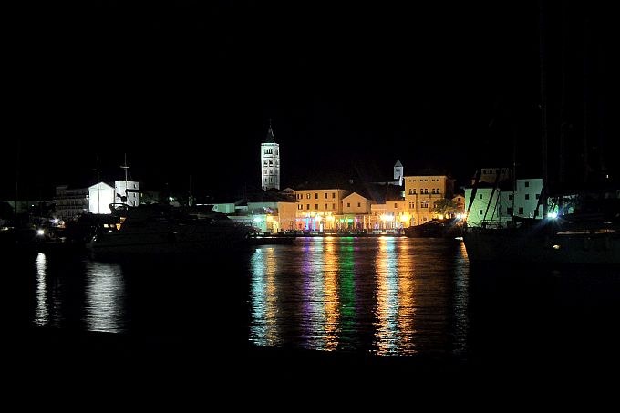 Kvarner: INSEL RAB > Stadt Rab bei Nacht