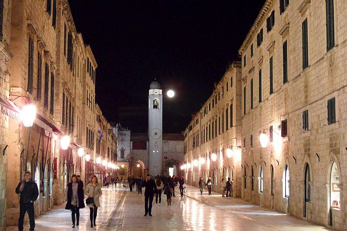 Dalmatien: DUBROVNIK > Vollmond über dem Stradun