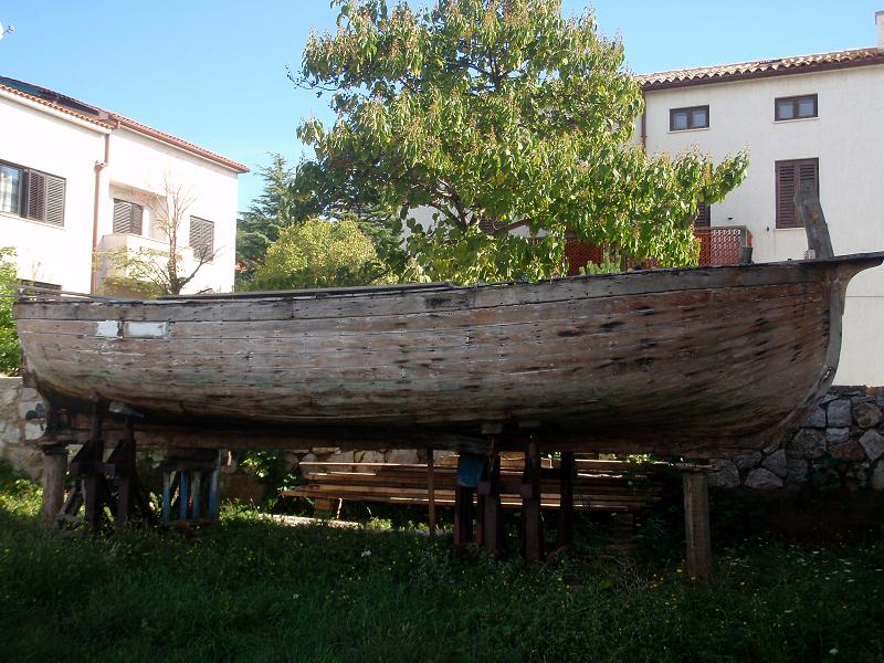 Kvarner: PUNAT otok Krk > altes Holzschiff