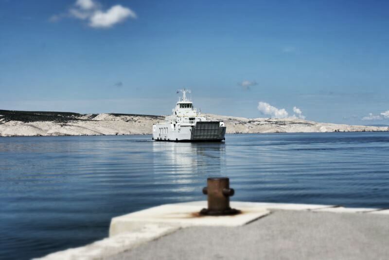 Fähre auf die Insel Pag / Zrce Beach / Novalja