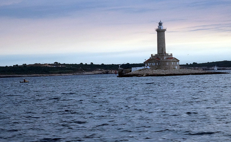 Istrien: KAP KAMENJAK > Leuchtturm Porer