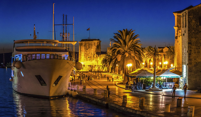 Dalmatien: TROGIR > Hafen