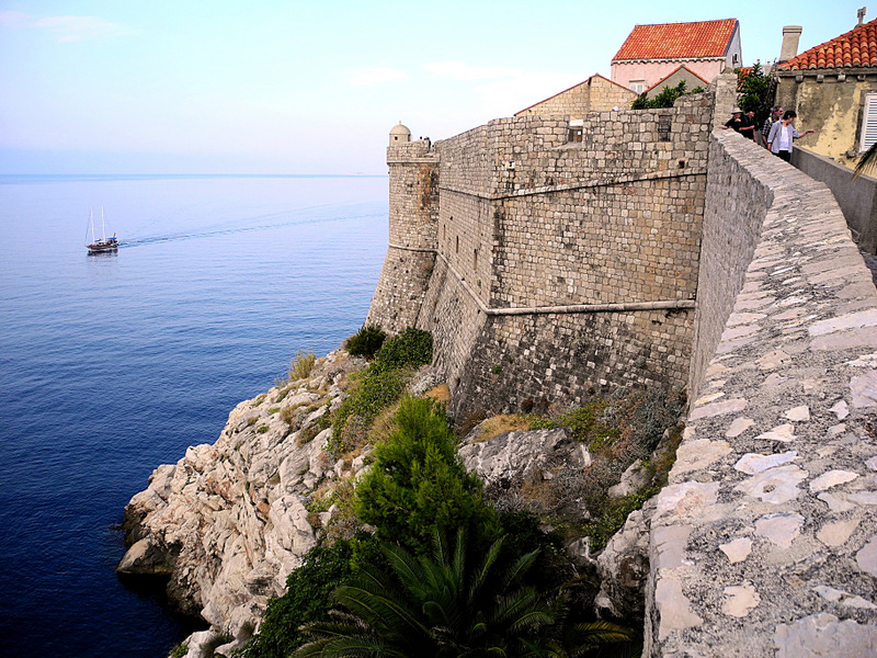 Dalmatien: DUBROVNIK > Stadtmauer Seeseite