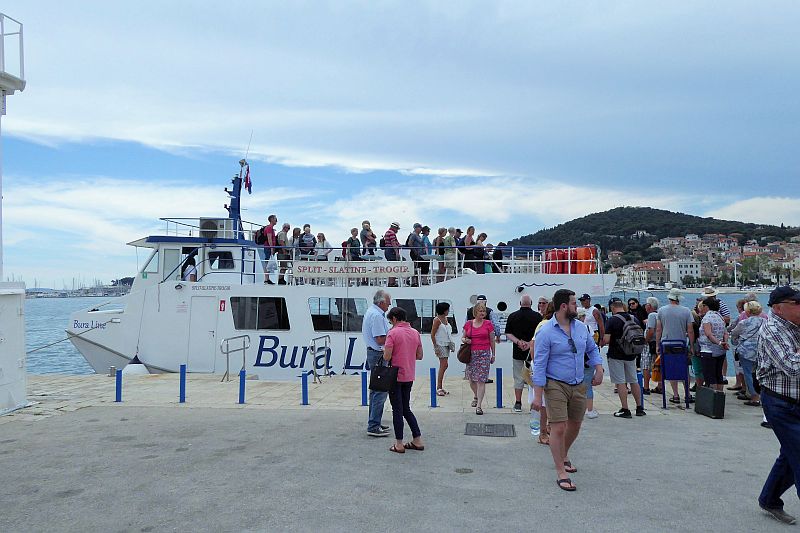 SPLIT > Hafen > Linienschiff der Bura Line