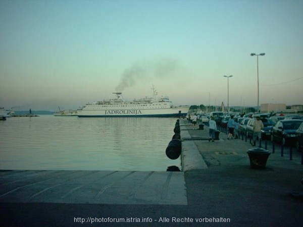Split > Fährhafen > Einfahrt der Fähre Marco Polo