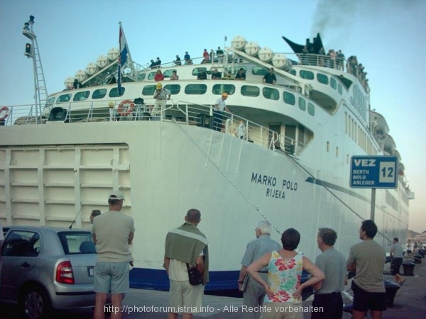 SPLIT > Fährhafen > Einfahrt der Fähre Marco Polo