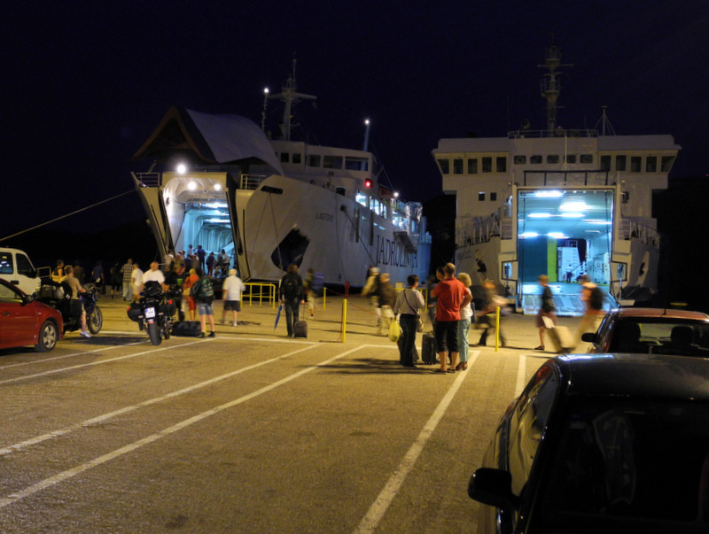 Dalmatien: VELA LUKA auf Korcula > Fähren im Hafen