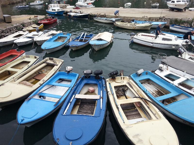 Kvarner: VRBNIK > Am Hafen